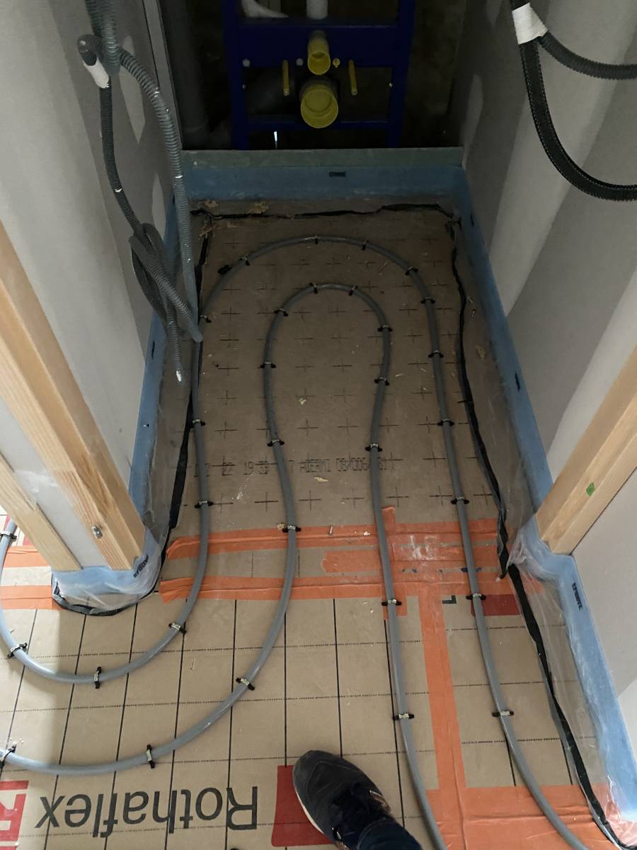 pose d'un plancher chauffant basse température en neuf et rénovation proche de Sain Martin Du Manoir