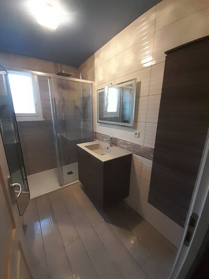 Pose meuble de salle de bain avec dépose de l’existant proche Gainneville